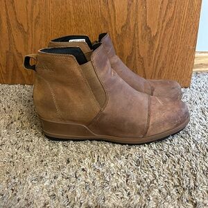 Women’s Size 11 Sorel Evie Pull-On Bootie - Brown